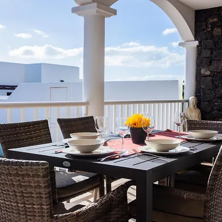 Villa Remarkable 3-bed In Playa Blanca (Lanzarote)