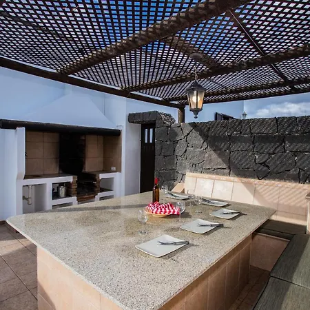 Remarkable 3-bed In Villa Playa Blanca (Lanzarote)