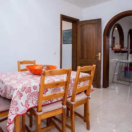 Remarkable 3-bed In Villa Playa Blanca (Lanzarote)