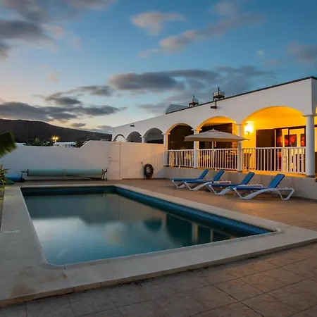 Remarkable 3-bed In Villa Playa Blanca (Lanzarote)