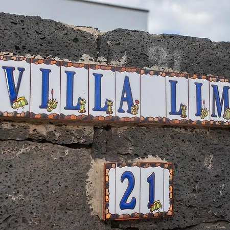 Villa Remarkable 3-bed In Playa Blanca (Lanzarote)