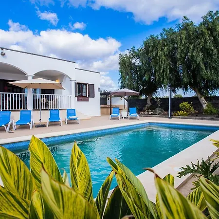 Remarkable 3-bed In Villa Playa Blanca (Lanzarote)